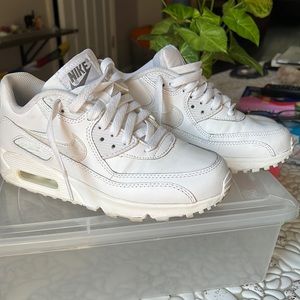 Nike Air Max 90, white size 4.5Y, 6W